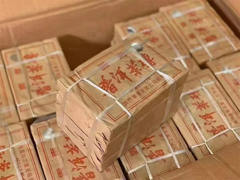 黄冈回收中茶普洱茶2005年生茶熟茶