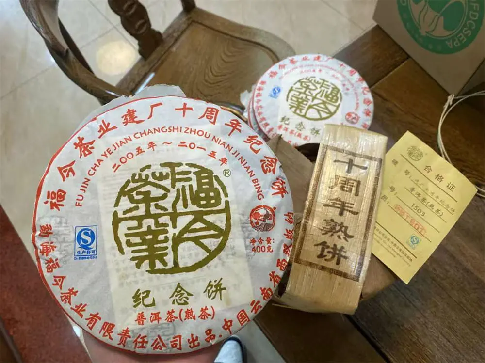 黄冈回收福今普洱茶2015年生茶熟茶